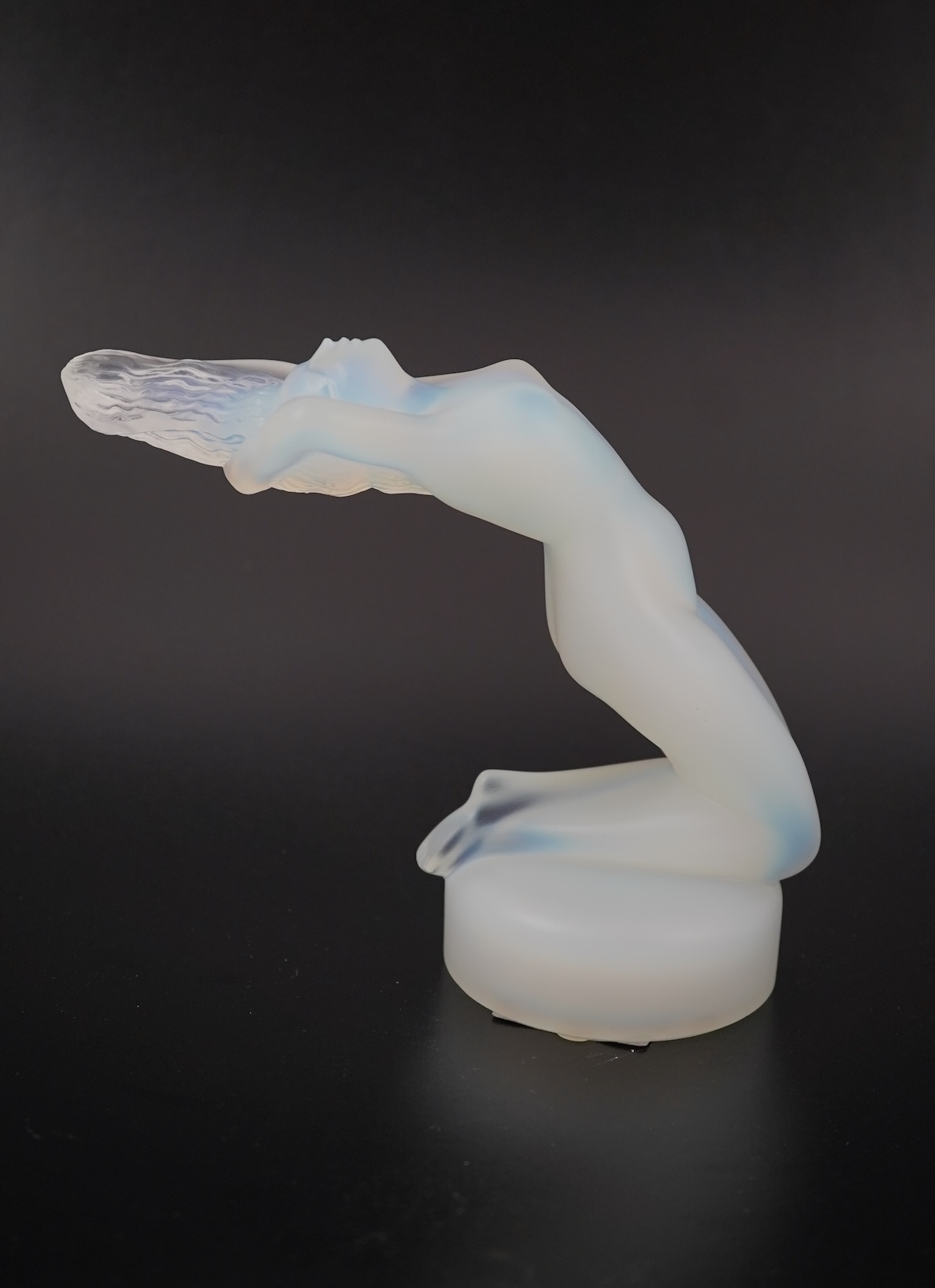 Lalique: A 'Chrysis' presse-papiers/paperweight